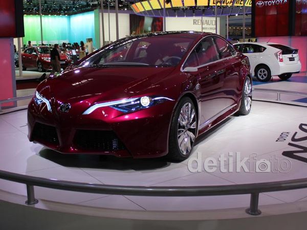 Mobil Hybrid Canggih Toyota