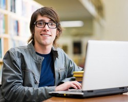 4 Aturan Berpacaran dengan Pria Nerd