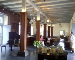 Hangout Bernuansa Vintage di Resto Indische Koffie, Yogyakarta