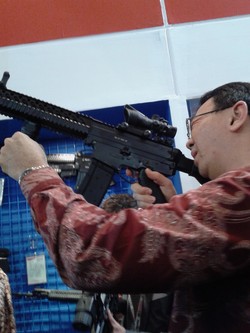 Ahok Terkagum-kagum Lihat Produk Senjata RI di Indo Defence