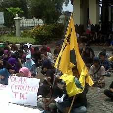 Peringati Hari Pahlawan, Mahasiswa Tahlilan di TMP Yogyakarta