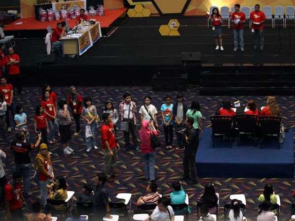 EF Gelar Kompetisi Spelling Bee 2012