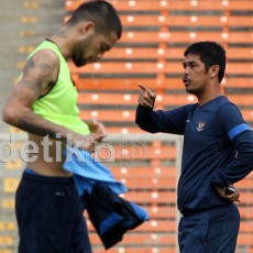 Nil Maizar Berharap pada Diego tapi Siap Maksimalkan Skuat yang Ada