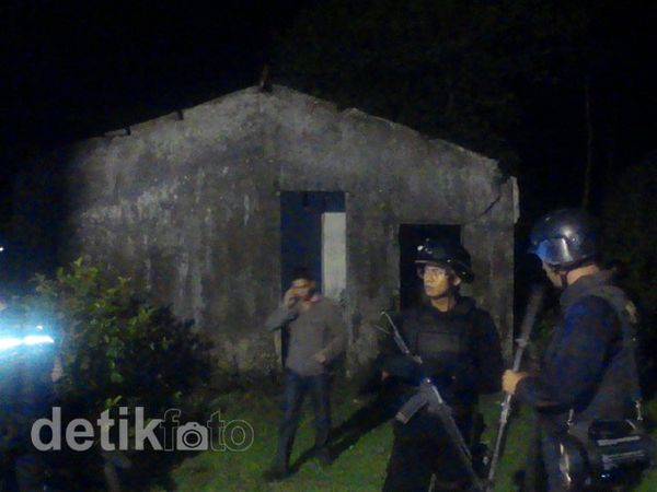 Pelempar Bom ke Gubernur Sulsel Dikejar Brimob