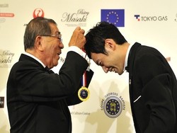 Ini Dia Waiter Terbaik di Dunia!