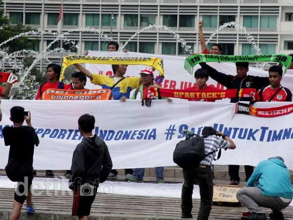Jelang AFF, Suporter Gelar Koin untuk Timnas