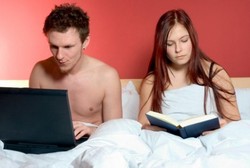 Kegiatan Apa yang Paling Lama Dilakukan di Ranjang? Yuk Kita Intip