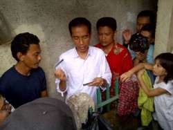 Jokowi Kaget Kartu Sehat yang Dibawanya Cepat Habis di Marunda