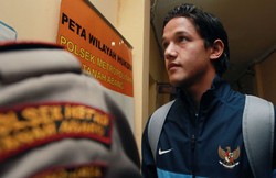 Irfan Bachdim Jenguk Diego Michiels di Polsek Tanah Abang