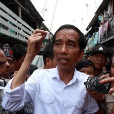 Jokowi Punya 12 Kemeja Putih dan Pilih Tukang Cukur Daripada Nyalon