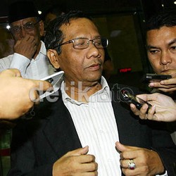 Dukung Mahfud MD, Hakim Konstitusi Minta SBY Jangan Obral Grasi