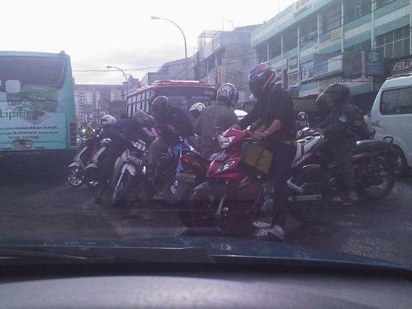 Berebut Jalan
