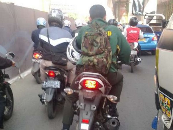 Anggota Kostrad Tak Berhelm