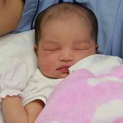 Ini Dia Bayi Perempuan Onci Ungu & Endita