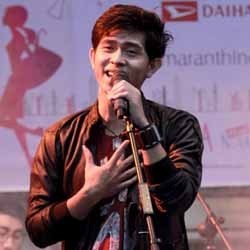 Cakra Khan Bikin Ibu-ibu & ABG Galau