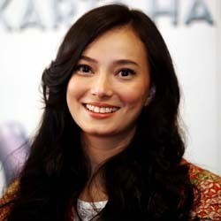 Mengapa Asmirandah Sembunyikan Kisah Cintanya dengan Jonas?