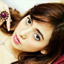 Tak Hanya Baju, Zahra Jasmine pun Punya HP Mewah