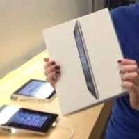 Banting iPad, Karyawan Toko Dipecat