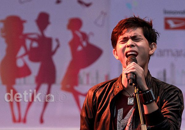 Cakra Khan Bikin Ibu-Ibu & ABG Galau