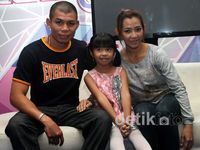 Chris John & Keluarganya