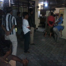 Ratusan Warga Geruduk Polsek Tuntut Penyelesaian Kasus Penganiayaan