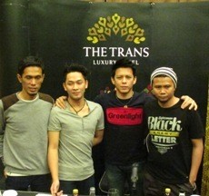 NOAH Nilai Penjualan Cd Lewat Restoran Siap Saji Efektif