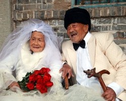  88 Tahun Menikah, Pasangan Ini Baru Lakukan Foto Pernikahan