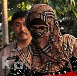 Aih...Neneng Buka Cadar di Pengadilan Tipikor