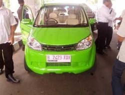 Mobil Listrik Dahlan Iskan Kini Ada Pelat Nomornya