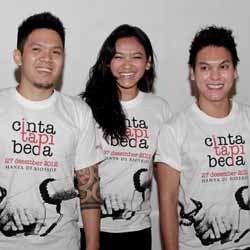 Para Pemeran Cinta Tapi Beda