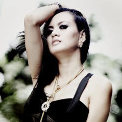 Mencoba Jadi Penyanyi, Yeyen Lydia Deg-degan