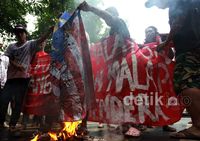 Kecam Pemerkosaan TKI, Bendera Malaysia Dibakar