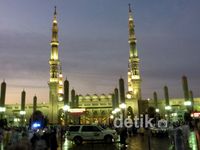 Dini Hari di Masjid Nabawi