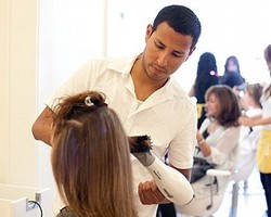 Wanita Ini Habiskan Rp 57 Juta Per Tahun Hanya untuk Keramas