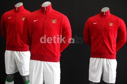 Jaket para pemain timnas.
