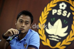 Samsul Arifi adalah satu dari empat striker yang dimiliki Indonesia selain Bambang Pamungkas, M. Rahmat, dan Irfan Bachdim. Meski ia dan Rahmat kalah jam terbang dibanding kedua rekannya itu, Samsul mengaku siap untuk membuktikan kemampuan dan tak takut bersaing saat ujicoba melawan Timor Leste nanti.