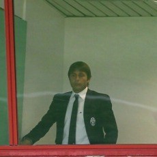 Belum Boleh duduk di Bench Juve, Conte Dibuatkan Bench Lain di Rumah