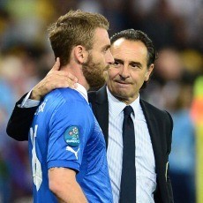 Ditinggalkan Italia, De Rossi Diharapkan Ambil Pelajarannya