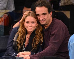 Cara Atasi Berbagai Komentar Miring Saat Pacari Pria Lebih Tua