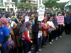 Ribuan Buruh Minta Bukti SK Gubernur Jateng Terkait Penetapan UMK 