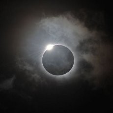 Gerhana Matahari Total Disaksikan Puluhan Ribu Warga Australia