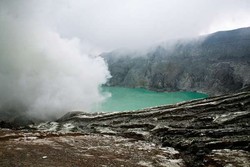 Unik! Api Biru Kawah Ijen Hanya Ada 2 di Dunia