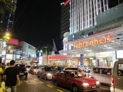 Shop Till Drop! 5 Tempat Belanja Paling Eksis di Malaysia