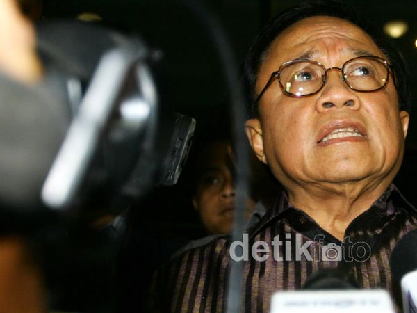 Dipo Alam Laporkan 3 Kementerian ke KPK