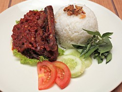 Ada Lumpia dan Tahu Bebek di Warung Yu Tien!