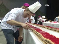 Cream Cake Sepanjang 1200 Meter Pecahkan Rekor Dunia