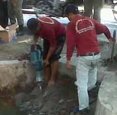 Dinas PU Bongkar Sudetan Warga di Sungai Nginden