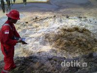 Semburan Lumpur Bercampur Minyak Terjadi di Gresik