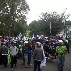 Tolak BPJS-SJSN, Buruh Blokade Jalan Diponegoro