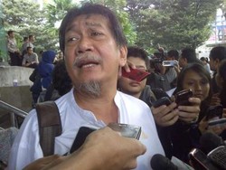 Maju Pilgub Jabar, Deddy Mizwar Urus SKCK di Polda Metro